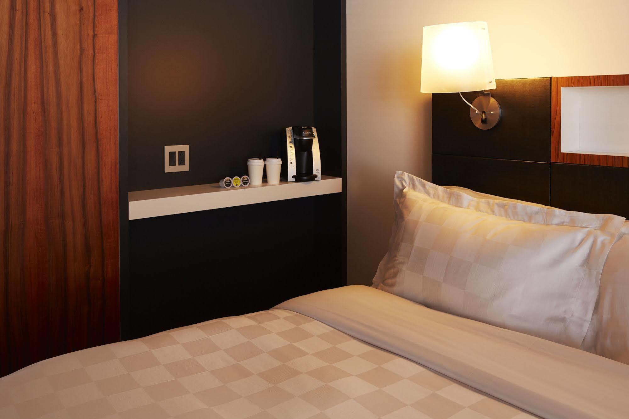 Hotel Alt Quartier Dix30 Brossard Buitenkant foto