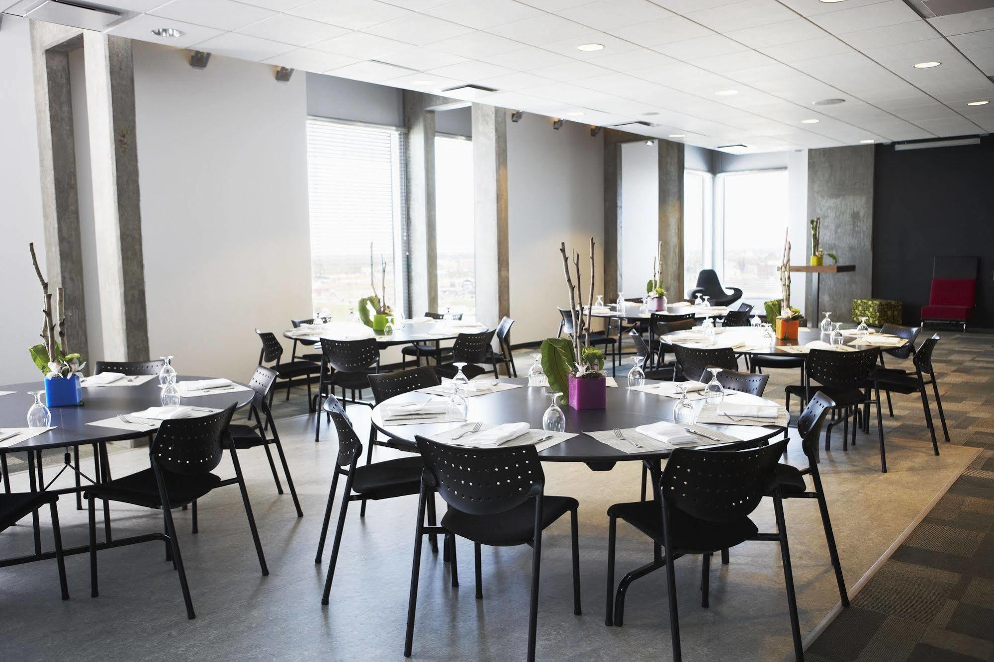 Hotel Alt Quartier Dix30 Brossard Buitenkant foto