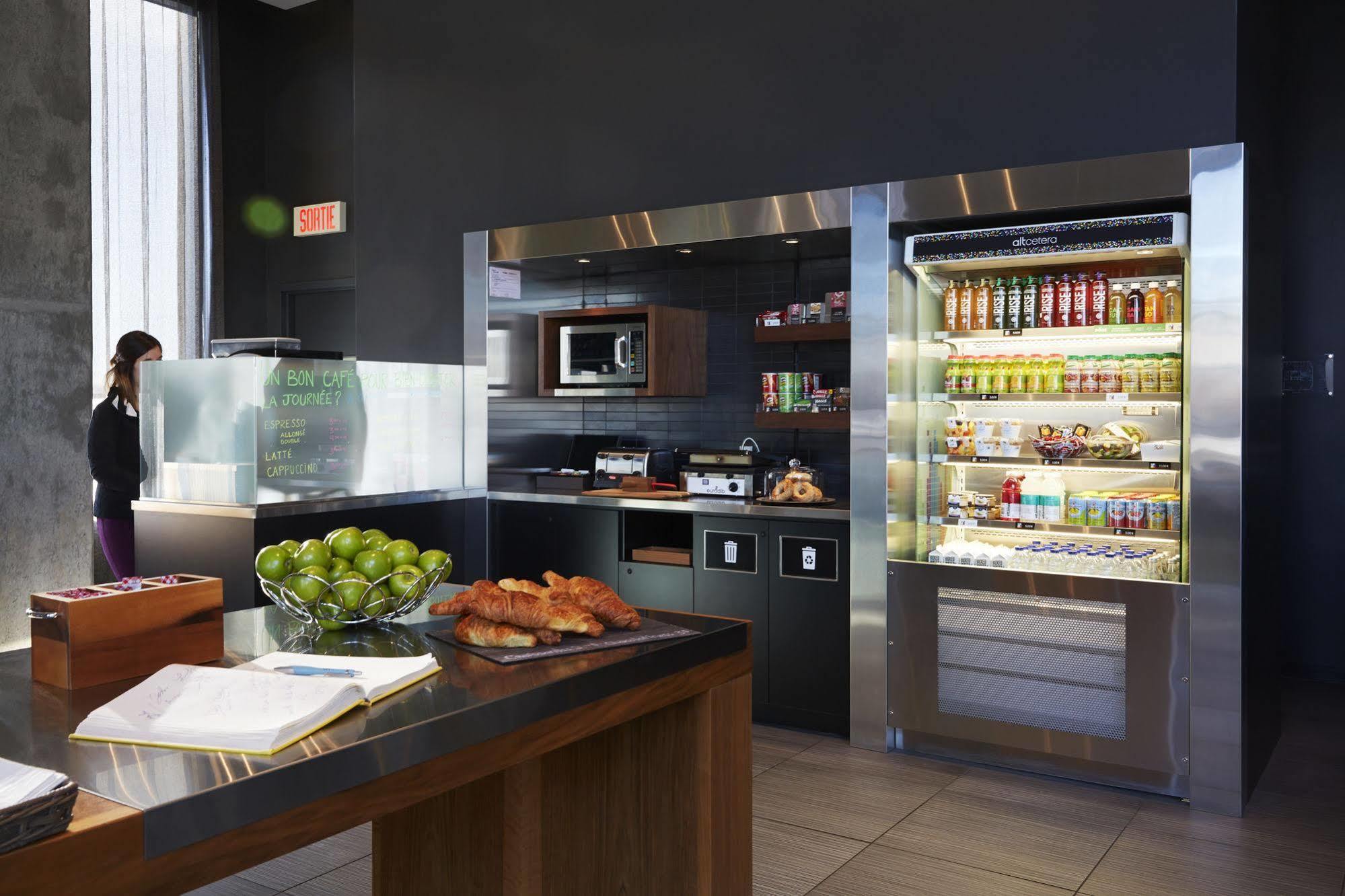 Hotel Alt Quartier Dix30 Brossard Buitenkant foto